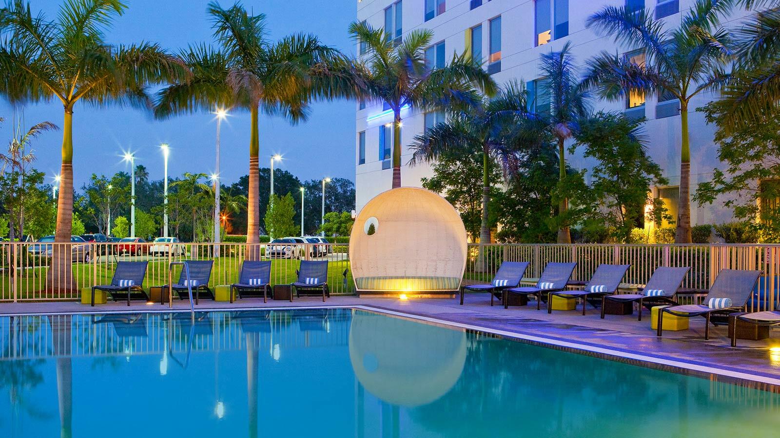 Отель Aloft Miami Дорел Экстерьер фото